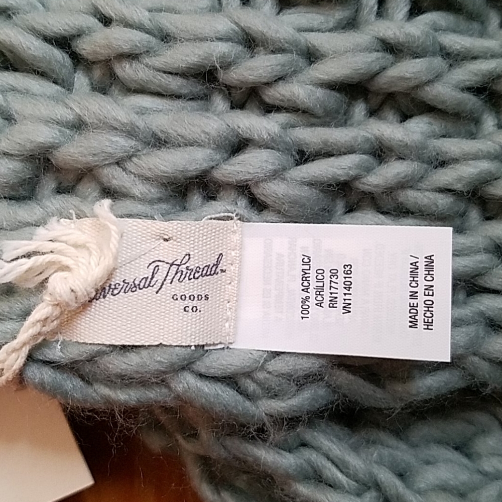 🧣NWT Universal Thread Scarf - Picture 4 of 6